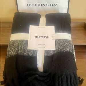 HB Stripes Perfect All Season Throw Blanket - Anthracite